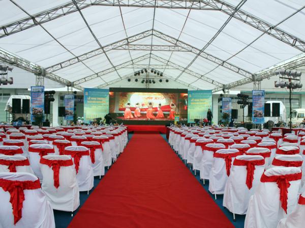 nha-bat-khong-gian-thep